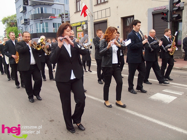 Mieleckie święto3 Maja obchodzone jak co roku. Msza, przemarsz, uroczystość pod pomnikiem