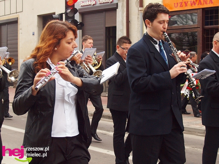 Mieleckie święto3 Maja obchodzone jak co roku. Msza, przemarsz, uroczystość pod pomnikiem