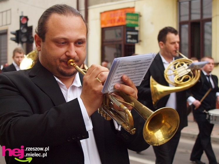Mieleckie święto3 Maja obchodzone jak co roku. Msza, przemarsz, uroczystość pod pomnikiem