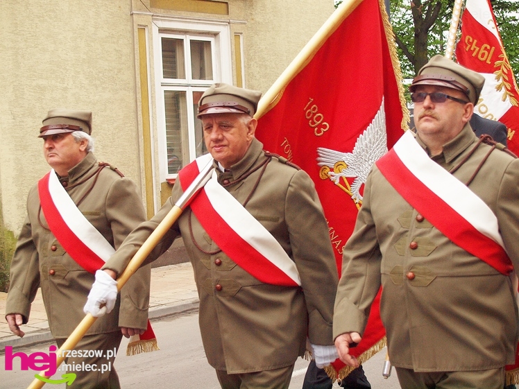 Mieleckie święto3 Maja obchodzone jak co roku. Msza, przemarsz, uroczystość pod pomnikiem