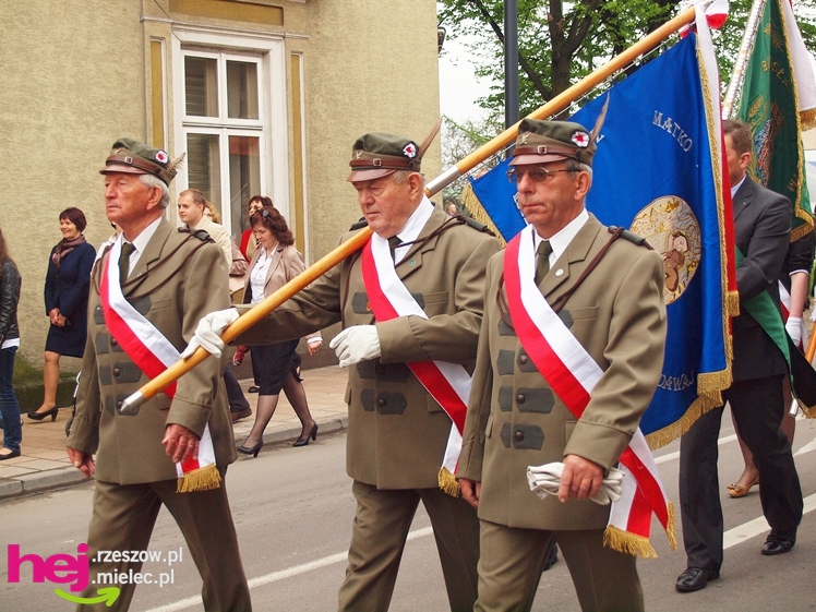 Mieleckie święto3 Maja obchodzone jak co roku. Msza, przemarsz, uroczystość pod pomnikiem