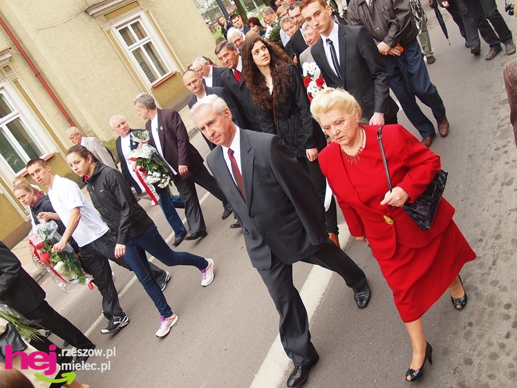 Mieleckie święto3 Maja obchodzone jak co roku. Msza, przemarsz, uroczystość pod pomnikiem