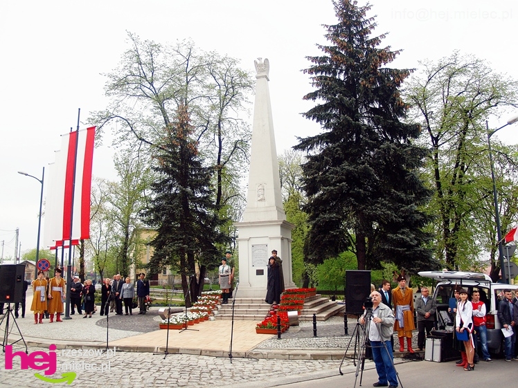 Mieleckie święto3 Maja obchodzone jak co roku. Msza, przemarsz, uroczystość pod pomnikiem