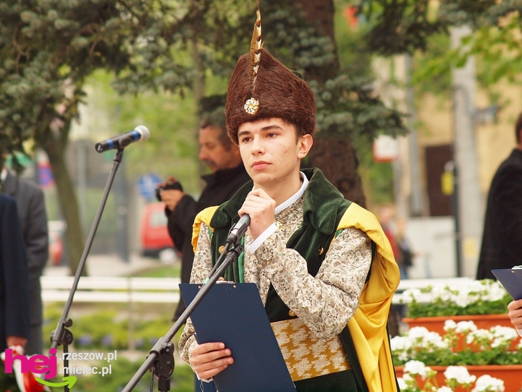 Mieleckie święto3 Maja obchodzone jak co roku. Msza, przemarsz, uroczystość pod pomnikiem