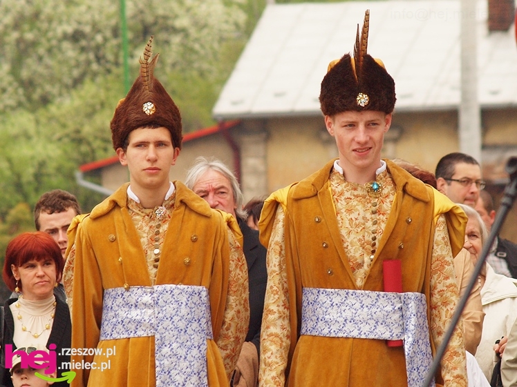 Mieleckie święto3 Maja obchodzone jak co roku. Msza, przemarsz, uroczystość pod pomnikiem