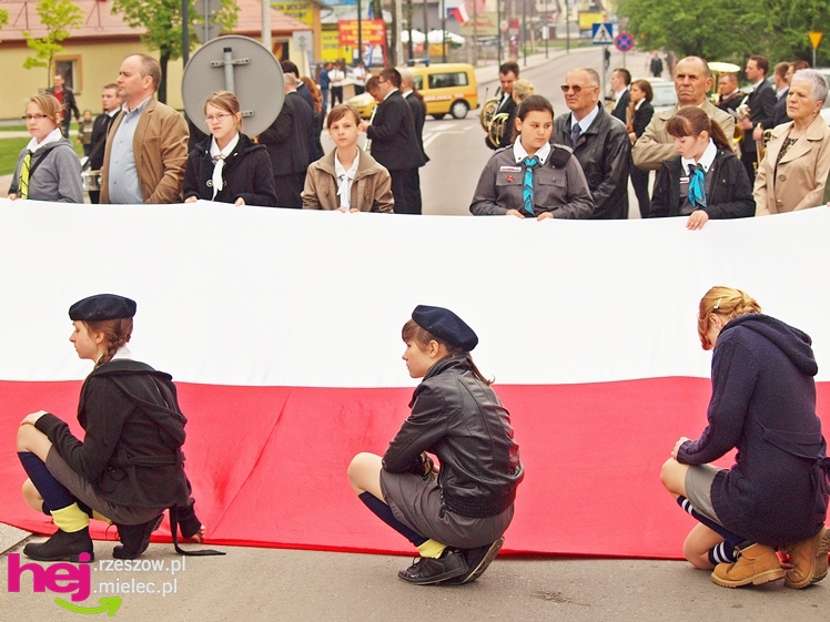 Mieleckie święto3 Maja obchodzone jak co roku. Msza, przemarsz, uroczystość pod pomnikiem