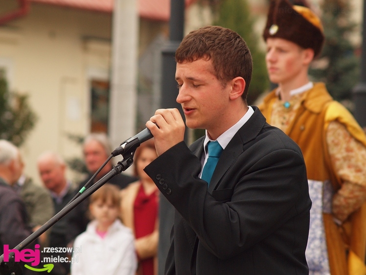 Mieleckie święto3 Maja obchodzone jak co roku. Msza, przemarsz, uroczystość pod pomnikiem