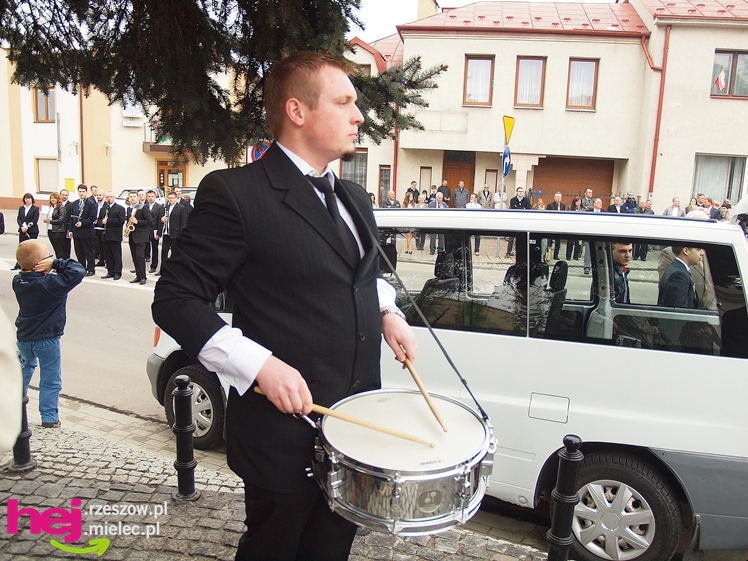 Mieleckie święto3 Maja obchodzone jak co roku. Msza, przemarsz, uroczystość pod pomnikiem