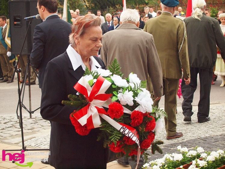 Mieleckie święto3 Maja obchodzone jak co roku. Msza, przemarsz, uroczystość pod pomnikiem