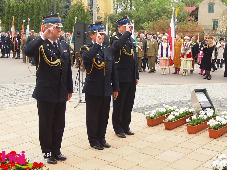 Mieleckie święto3 Maja obchodzone jak co roku. Msza, przemarsz, uroczystość pod pomnikiem