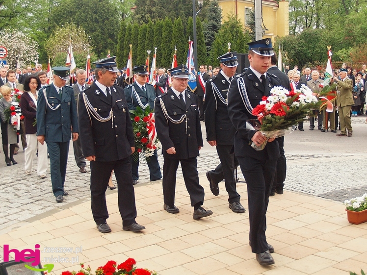 Mieleckie święto3 Maja obchodzone jak co roku. Msza, przemarsz, uroczystość pod pomnikiem