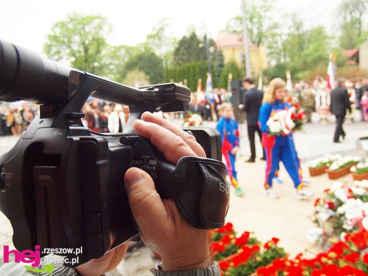 Mieleckie święto3 Maja obchodzone jak co roku. Msza, przemarsz, uroczystość pod pomnikiem
