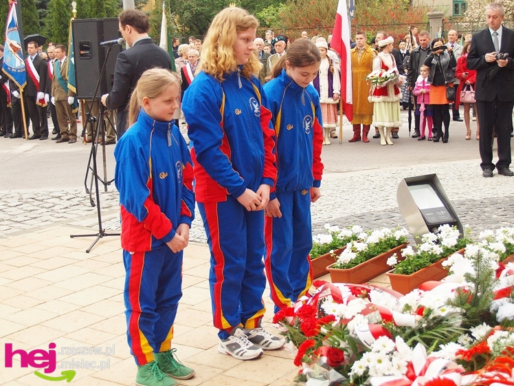 Mieleckie święto3 Maja obchodzone jak co roku. Msza, przemarsz, uroczystość pod pomnikiem