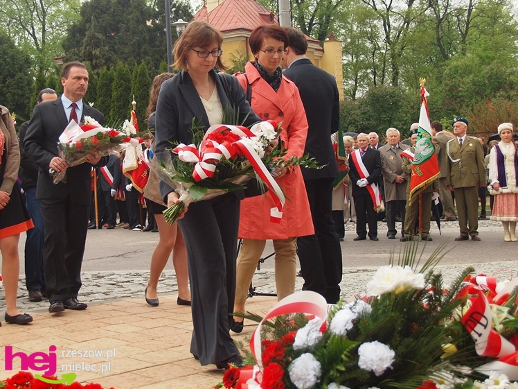 Mieleckie święto3 Maja obchodzone jak co roku. Msza, przemarsz, uroczystość pod pomnikiem