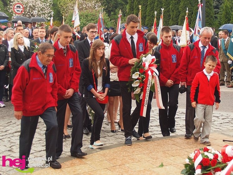Mieleckie święto3 Maja obchodzone jak co roku. Msza, przemarsz, uroczystość pod pomnikiem