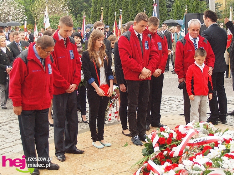 Mieleckie święto3 Maja obchodzone jak co roku. Msza, przemarsz, uroczystość pod pomnikiem
