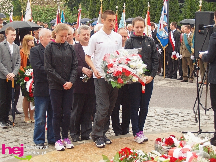 Mieleckie święto3 Maja obchodzone jak co roku. Msza, przemarsz, uroczystość pod pomnikiem