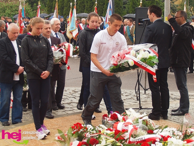 Mieleckie święto3 Maja obchodzone jak co roku. Msza, przemarsz, uroczystość pod pomnikiem