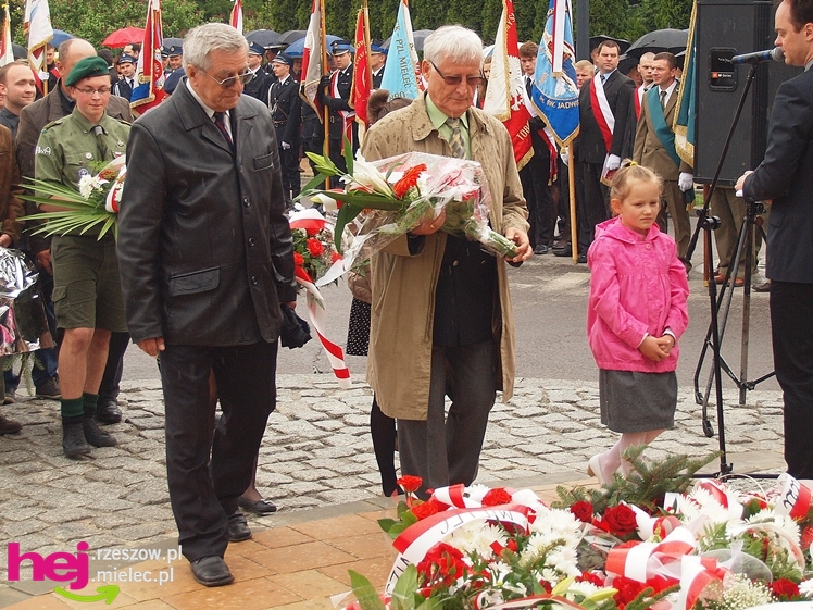 Mieleckie święto3 Maja obchodzone jak co roku. Msza, przemarsz, uroczystość pod pomnikiem