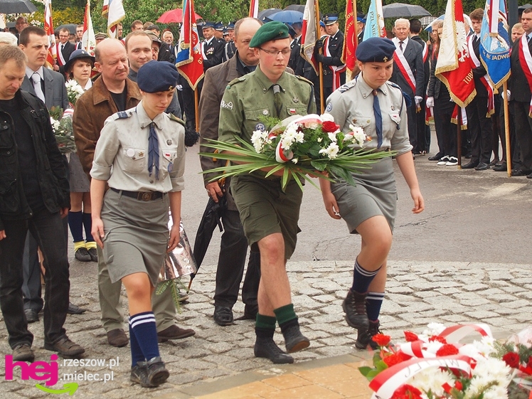 Mieleckie święto3 Maja obchodzone jak co roku. Msza, przemarsz, uroczystość pod pomnikiem