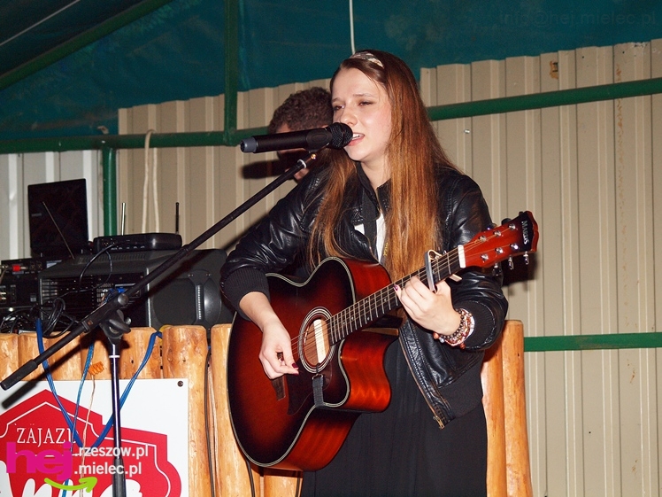 Brzyście bawiło się mimo deszczu. Zaśpiewała Agnieszka Czachor, do tańca zagrał zespół Rendez Vous