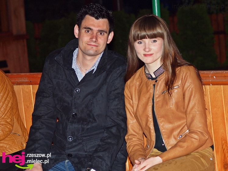 Brzyście bawiło się mimo deszczu. Zaśpiewała Agnieszka Czachor, do tańca zagrał zespół Rendez Vous