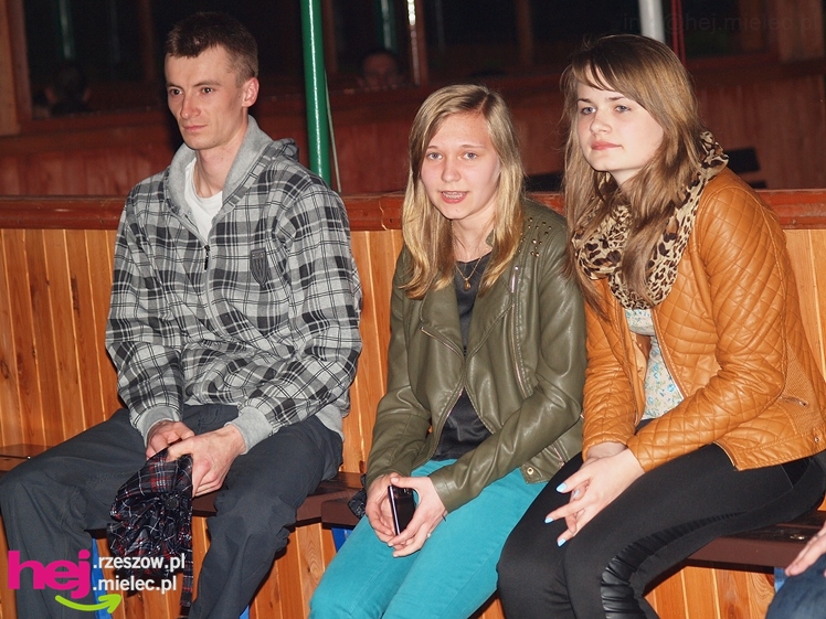 Brzyście bawiło się mimo deszczu. Zaśpiewała Agnieszka Czachor, do tańca zagrał zespół Rendez Vous