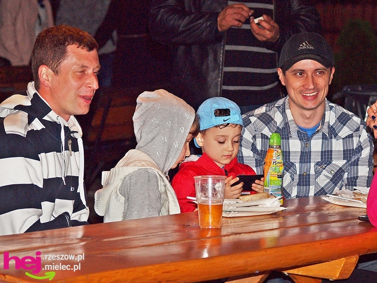 Brzyście bawiło się mimo deszczu. Zaśpiewała Agnieszka Czachor, do tańca zagrał zespół Rendez Vous