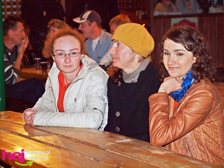 Brzyście bawiło się mimo deszczu. Zaśpiewała Agnieszka Czachor, do tańca zagrał zespół Rendez Vous