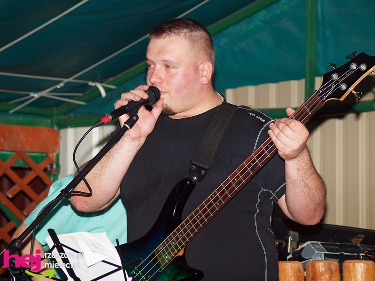 Brzyście bawiło się mimo deszczu. Zaśpiewała Agnieszka Czachor, do tańca zagrał zespół Rendez Vous