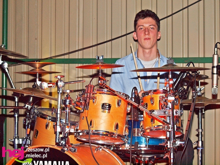 Brzyście bawiło się mimo deszczu. Zaśpiewała Agnieszka Czachor, do tańca zagrał zespół Rendez Vous