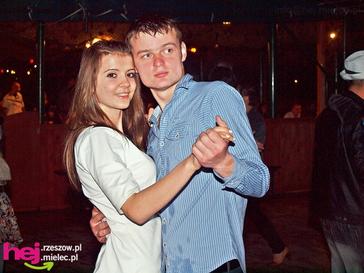 Brzyście bawiło się mimo deszczu. Zaśpiewała Agnieszka Czachor, do tańca zagrał zespół Rendez Vous