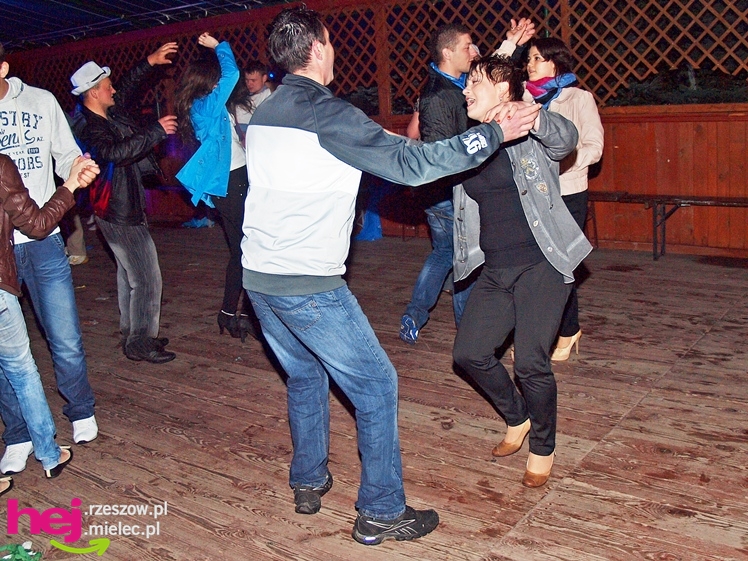 Brzyście bawiło się mimo deszczu. Zaśpiewała Agnieszka Czachor, do tańca zagrał zespół Rendez Vous