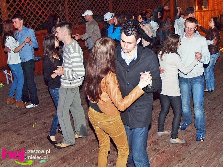 Brzyście bawiło się mimo deszczu. Zaśpiewała Agnieszka Czachor, do tańca zagrał zespół Rendez Vous