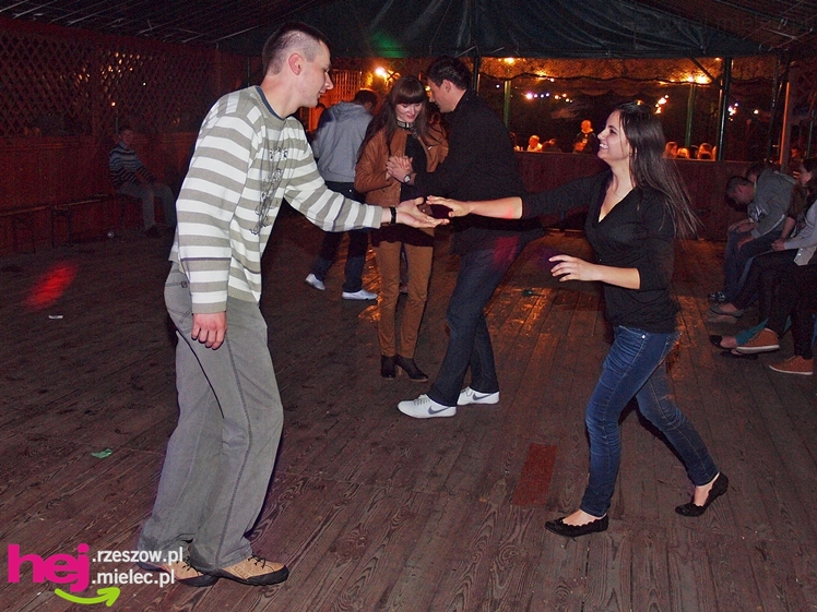 Brzyście bawiło się mimo deszczu. Zaśpiewała Agnieszka Czachor, do tańca zagrał zespół Rendez Vous