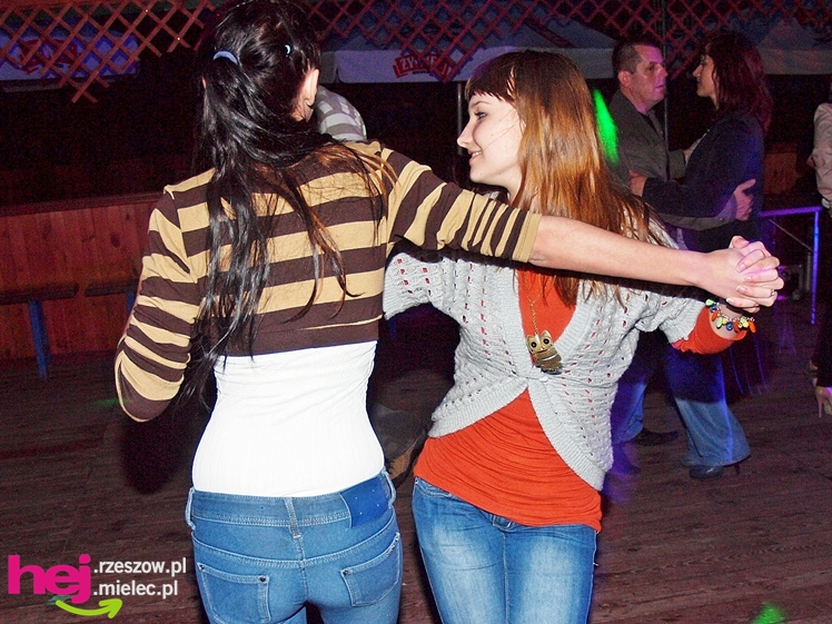 Brzyście bawiło się mimo deszczu. Zaśpiewała Agnieszka Czachor, do tańca zagrał zespół Rendez Vous