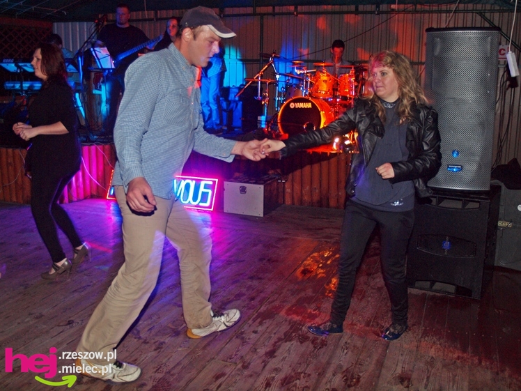 Brzyście bawiło się mimo deszczu. Zaśpiewała Agnieszka Czachor, do tańca zagrał zespół Rendez Vous