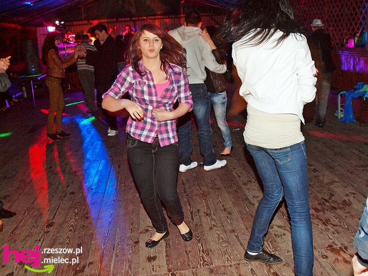 Brzyście bawiło się mimo deszczu. Zaśpiewała Agnieszka Czachor, do tańca zagrał zespół Rendez Vous