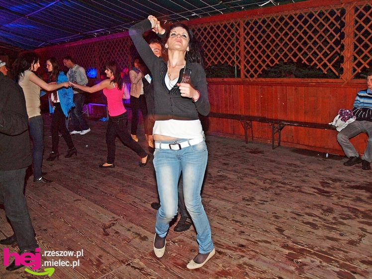 Brzyście bawiło się mimo deszczu. Zaśpiewała Agnieszka Czachor, do tańca zagrał zespół Rendez Vous