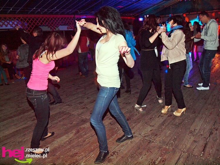 Brzyście bawiło się mimo deszczu. Zaśpiewała Agnieszka Czachor, do tańca zagrał zespół Rendez Vous