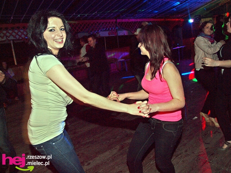 Brzyście bawiło się mimo deszczu. Zaśpiewała Agnieszka Czachor, do tańca zagrał zespół Rendez Vous