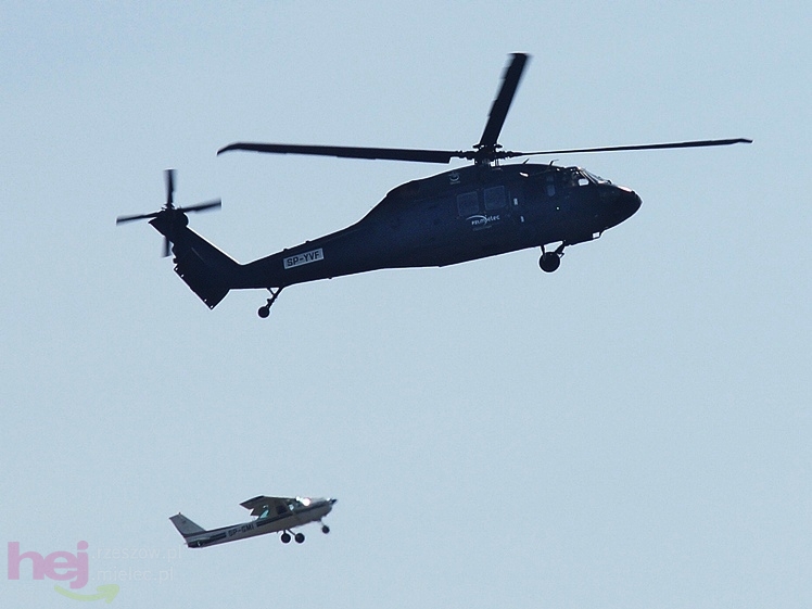 Polskie Zakłady Lotnicze z niespodzianką dla mielczan. Black Hawk zawisł nad centrum miasta