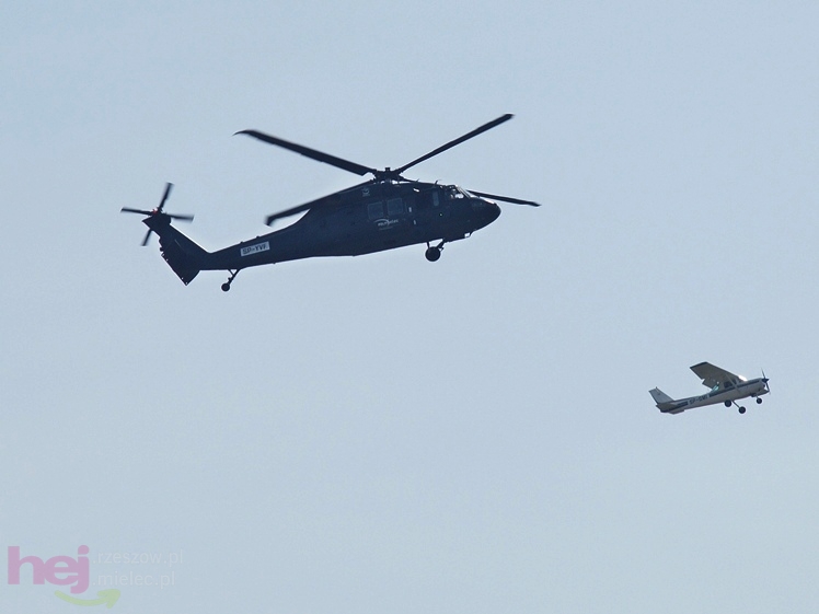 Polskie Zakłady Lotnicze z niespodzianką dla mielczan. Black Hawk zawisł nad centrum miasta