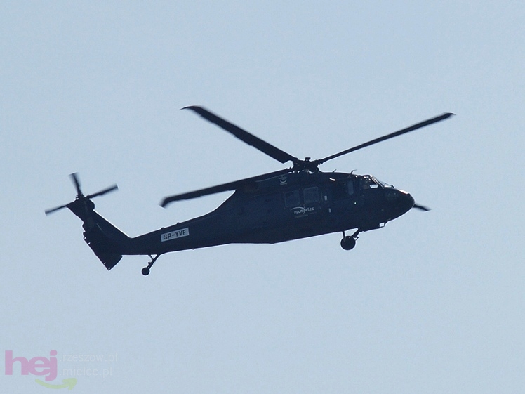 Polskie Zakłady Lotnicze z niespodzianką dla mielczan. Black Hawk zawisł nad centrum miasta