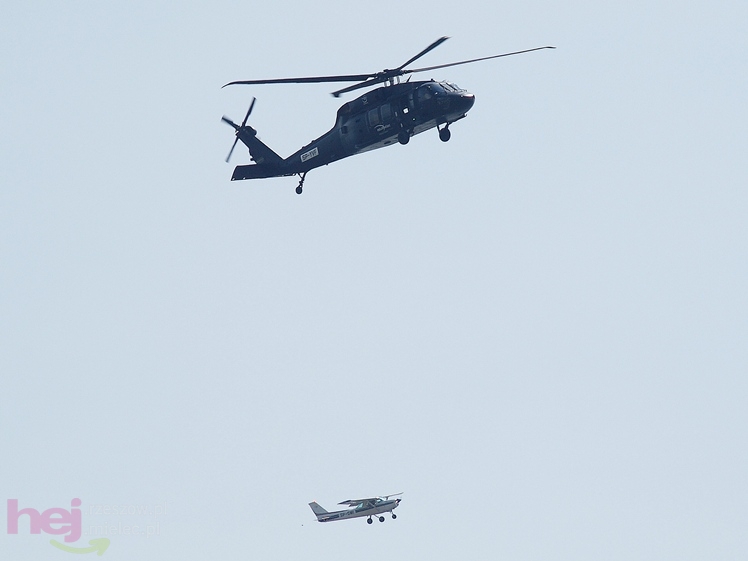 Polskie Zakłady Lotnicze z niespodzianką dla mielczan. Black Hawk zawisł nad centrum miasta