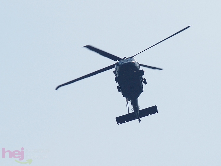 Polskie Zakłady Lotnicze z niespodzianką dla mielczan. Black Hawk zawisł nad centrum miasta