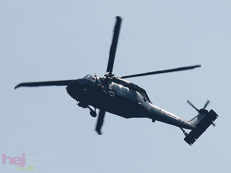 Polskie Zakłady Lotnicze z niespodzianką dla mielczan. Black Hawk zawisł nad centrum miasta