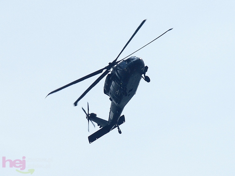 Polskie Zakłady Lotnicze z niespodzianką dla mielczan. Black Hawk zawisł nad centrum miasta