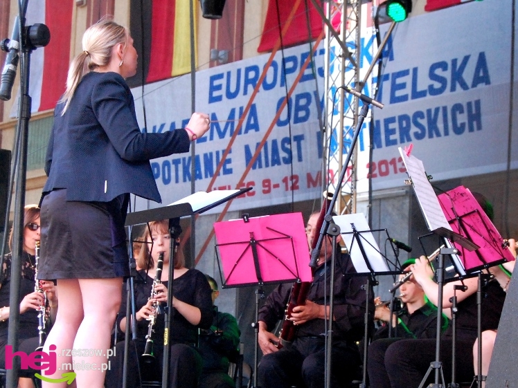 Barwny i długo koncert zakończył europejskie spotkanie w Mielcu - część I