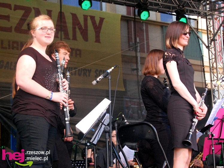 Barwny i długo koncert zakończył europejskie spotkanie w Mielcu - część I